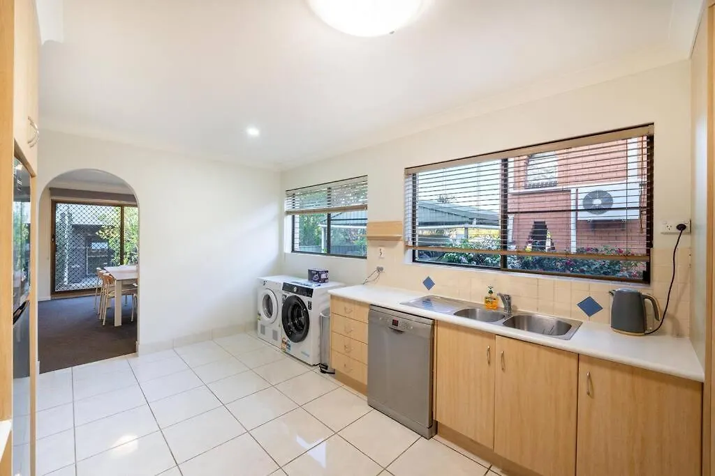 Vakantiehuis Bright Sunnybank Getaway - 4Br 2Ba Villa Brisbane