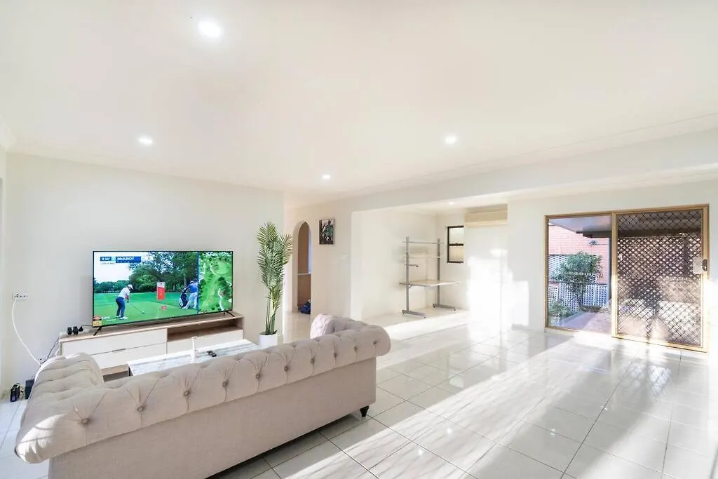 Vakantiehuis Bright Sunnybank Getaway - 4Br 2Ba Villa Brisbane Australië