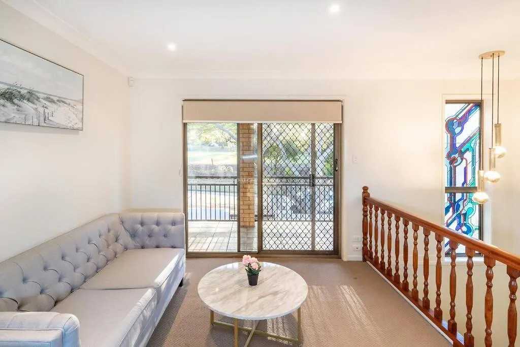 Vakantiehuis Bright Sunnybank Getaway - 4Br 2Ba Villa Brisbane