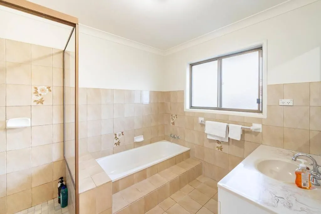 Bright Sunnybank Getaway - 4Br 2Ba Villa Brisbane 0*,  Australië